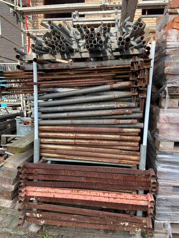 Grote 400 a 500 m2 instelbare steiger altrad-mefran stelling, Doe-het-zelf en Bouw, Steigers, Gebruikt, Gevelsteiger, 5 meter of hoger