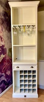 hoge smalle witte mooie kast in landelijke stijl, Maison & Meubles, Armoires | Buffets, Comme neuf, Avec tiroir(s), 200 cm ou plus