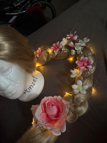 Rapunzel pruik beschikbaar voor biedingen