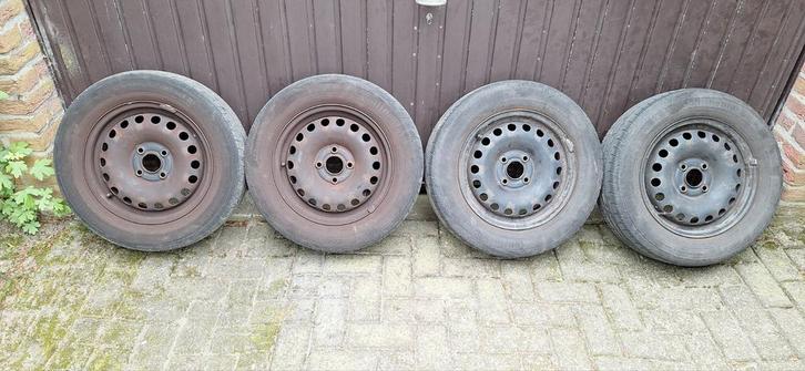 Jantes d'origine + pneus d'été (continental) UP/CITIGO/MII, Autos : Pièces & Accessoires, Pneus & Jantes, Jante(s), Pneus été