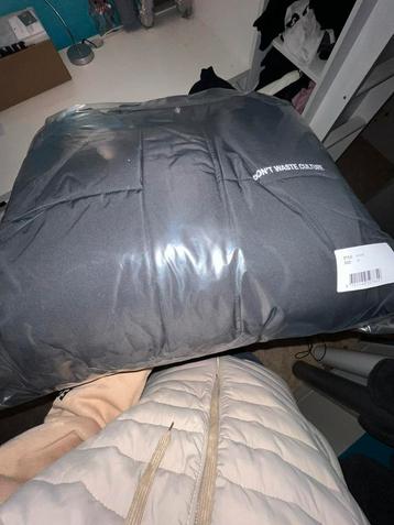 Dont Waste Culture jas beschikbaar voor biedingen