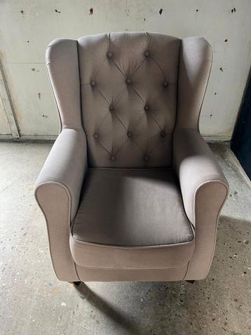 Landelijke fauteuil beschikbaar voor biedingen