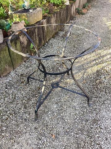 Tuintafel smeedijzer //oud frame/brokante beschikbaar voor biedingen