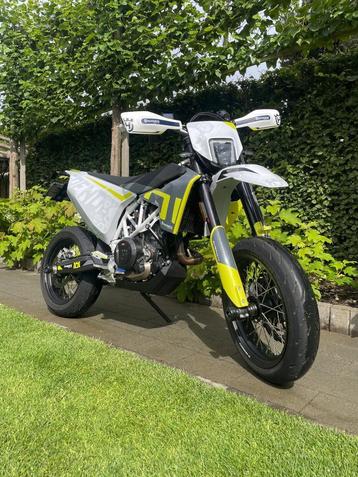 Husqvarna 701 Supermotard - Uniek - 6400KM - Veel extra’s beschikbaar voor biedingen