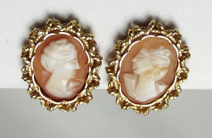 Oorclipsen goud vintage cameo camee., Handtassen en Accessoires, Antieke sieraden, Oorbellen, Goud, Ophalen of Verzenden