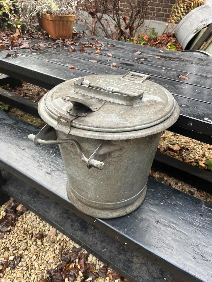 VINTAGE ZINKEN VUILNISBAK TUIN TERRAS VOLLEDIG IN ORDE, Antiek en Kunst, Curiosa en Brocante, Ophalen of Verzenden