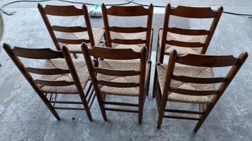 Vintage stoelen met rieten zitting beschikbaar voor biedingen