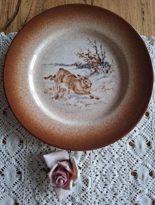 Vintage Frans wandbord konijn / haas springend in sneeuw, Antiek en Kunst, Curiosa en Brocante, Ophalen of Verzenden