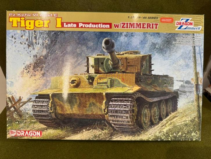 Dragon 1/35 6383 German tank Tiger I late  zimmerit, Hobby en Vrije tijd, Modelbouw | Auto's en Voertuigen, Zo goed als nieuw