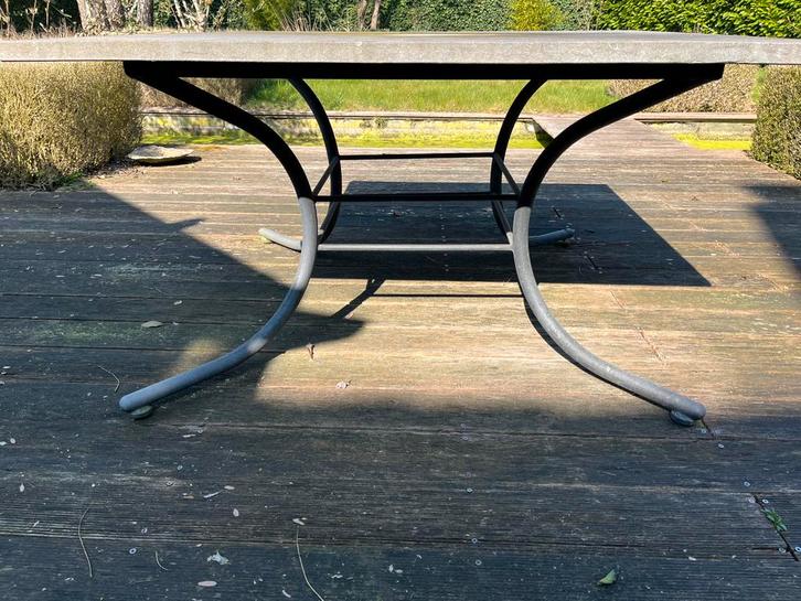 Tuintafel met stenen blad en metalen onderstel, Tuin en Terras, Tuintafels, Gebruikt, Vierkant, Metaal, Ophalen