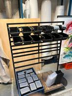 Rangement bricolage, Enlèvement