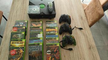 Xbox + 17 games en controllers