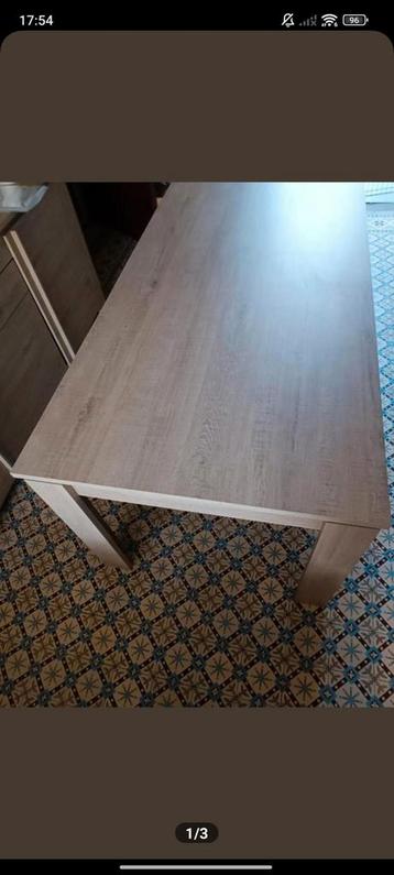table de salle a manger  beschikbaar voor biedingen