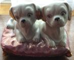Porseleinen beeldje van 2 honden op een kussen, Verzamelen, Gebruikt, Ophalen of Verzenden