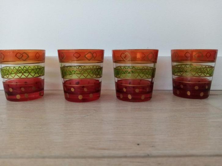 4 bougeoirs verres colorés = 5 €, Huis en Inrichting, Woonaccessoires | Kandelaars en Kaarsen, Zo goed als nieuw, Kaars, Minder dan 25 cm