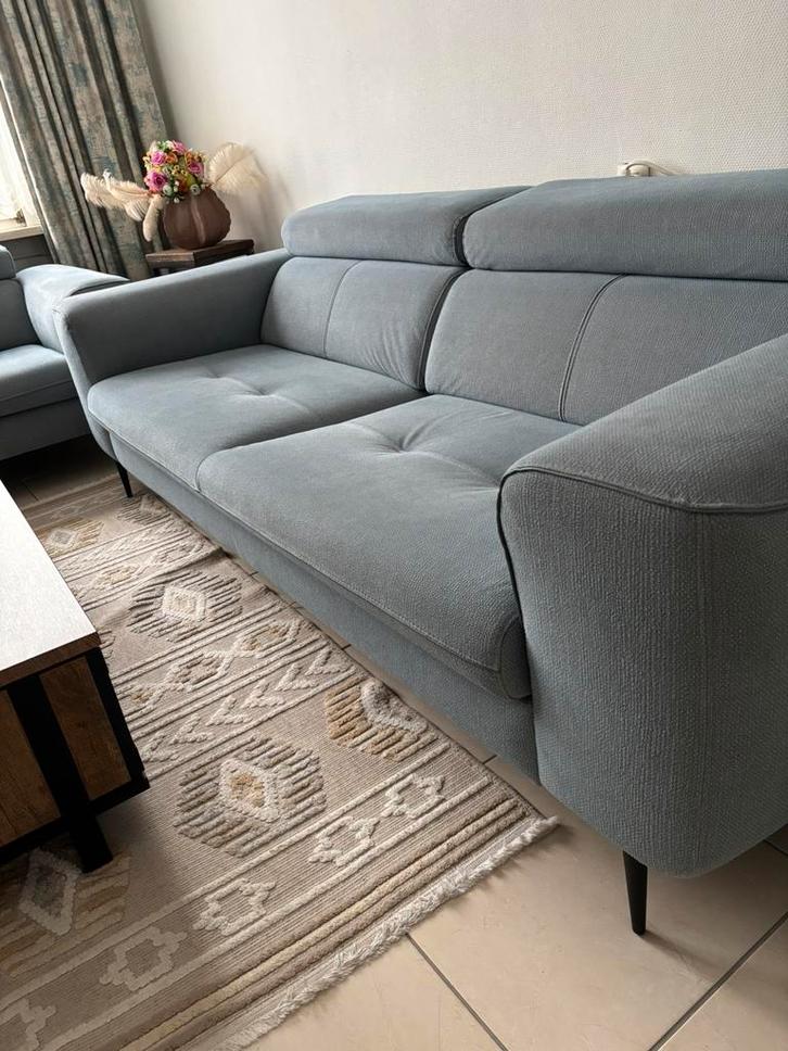 Comfortabele lichtblauwe zetelset met modern design, Huis en Inrichting, Zetels | Zetels, Zo goed als nieuw, Rechte bank, Tweepersoons
