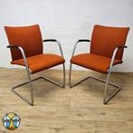 2 oranje stoffen kantoor stoelen (buizenframe) (bezorgd) Car, Twee, Overige kleuren, Ophalen of Verzenden, Zo goed als nieuw