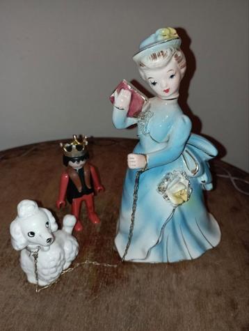 661) vrouw met hondje beschikbaar voor biedingen