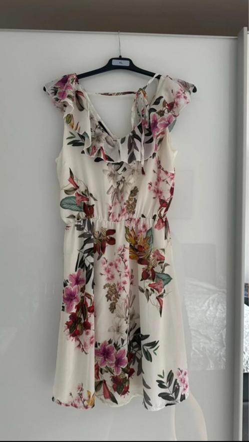 Robe blanche à fleurs LolaLiza - Taille 38, Vêtements | Femmes, Combinaisons, Neuf, Taille 38/40 (M), Blanc, Enlèvement ou Envoi