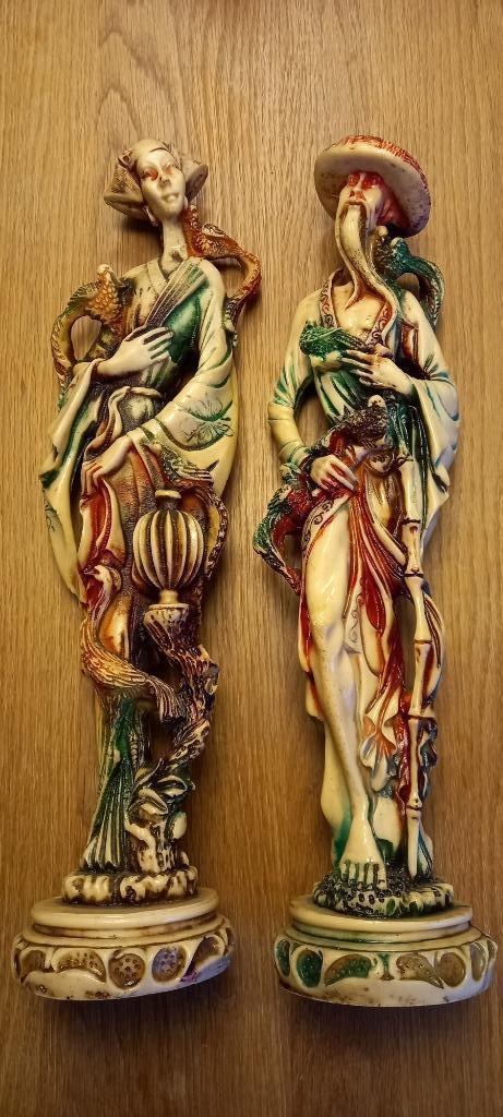 paar kleurrijke Chinese beelden met vogels, in hars, Antiek en Kunst, Kunst | Beelden en Houtsnijwerken, Ophalen