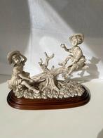 Capodimonte porselein Jongen en meisje op boomstam wipplank, Ophalen