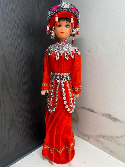 Vintage pop (Oud Chinees etnische volk), Verzamelen, Poppen, Zo goed als nieuw, Pop, Ophalen of Verzenden