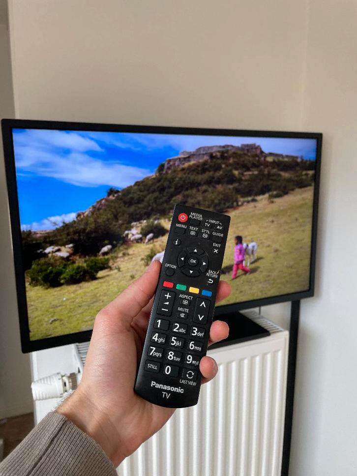 Télévision avec télécommande comme neuve, TV, Hi-fi & Vidéo, Télévisions, Comme neuf, LED, Panasonic, Smart TV, Enlèvement ou Envoi