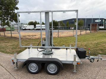 Aanhanger met mast en kader voor led scherm. Prijs Incl. BTW beschikbaar voor biedingen