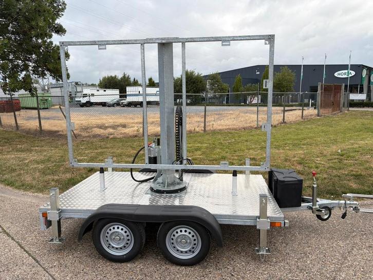 Aanhanger met mast en kader voor led scherm. Prijs Incl. BTW, Auto diversen, Aanhangers en Bagagewagens, Nieuw, Ophalen