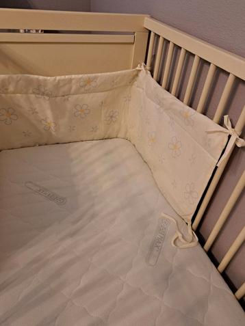 Babybedje+matras+lakentjes+omranding+dekbedje beschikbaar voor biedingen