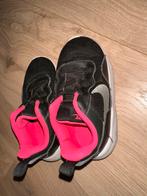 Nike 25 sneakers, Kinderen en Baby's, Babykleding | Schoentjes en Sokjes, Slofjes, Jongetje of Meisje, Ophalen of Verzenden, Zo goed als nieuw