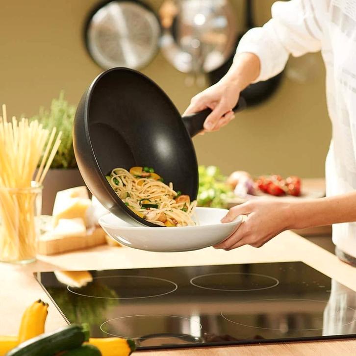 Fissler Wokpan Special Asia 28 cm | Nieuw in verpakking, Huis en Inrichting, Keuken | Potten en Pannen, Nieuw, Wok, Aluminium