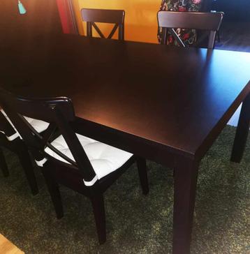 Eettafel bruin zwart beschikbaar voor biedingen