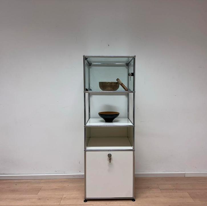 USM Haller Showcase 1x4 in white, Huis en Inrichting, Kasten | Vitrinekasten, Gebruikt, Ophalen