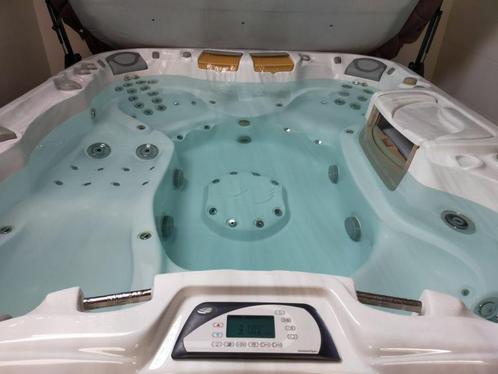 Spa Jacuzzi Sundance Maxxus 880, Jardin & Terrasse, Jacuzzis, Comme neuf, Fixé, Couverture, Tapis de sol, Filtre, Pompe, Escalier