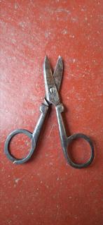 Ciseau de couture, Enlèvement