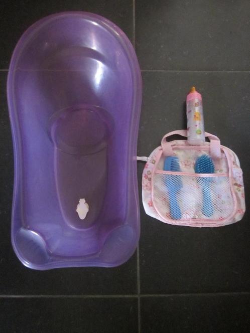 Poppenspeelset drink plas en badje, Kinderen en Baby's, Speelgoed | Poppen, Zo goed als nieuw, Babypop, Ophalen of Verzenden