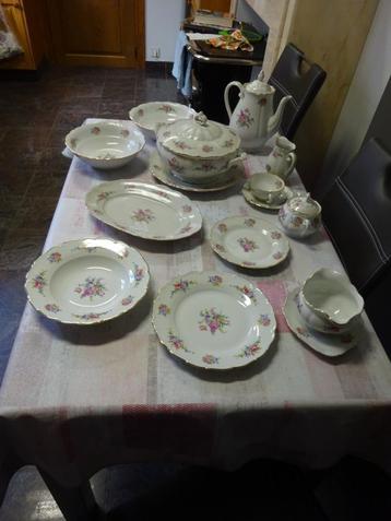 Oud Servies beschikbaar voor biedingen