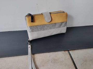 Portefeuille femme beschikbaar voor biedingen
