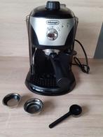 Machine a café et expressos Delonghi en parfait état, Ophalen, Gebruikt, Gemalen koffie, Afneembaar waterreservoir