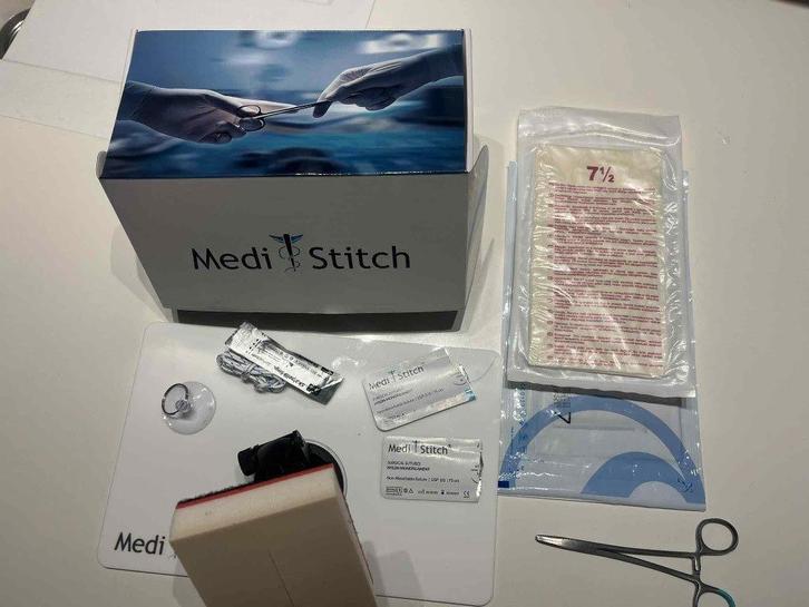 Medistitch hechtset + naaldvoerder en ander materiaal, Diversen, Verpleegmiddelen, Zo goed als nieuw, Ophalen