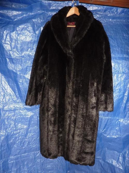 Manteau long imitation fourrure Couleur Noir Taille 52, Vêtements | Femmes, Vestes | Hiver, Comme neuf, Taille 46/48 (XL) ou plus grande
