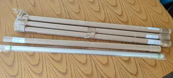 Set van 4 V-vormige LED-buizen met een vermogen van 16 Watt beschikbaar voor biedingen