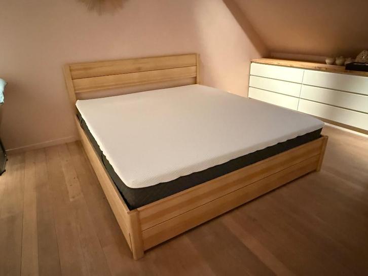 Houten bed 180 x 200 + matras (Emma), Huis en Inrichting, Slaapkamer | Bedden, Zo goed als nieuw, Tweepersoons, 180 cm, 200 cm