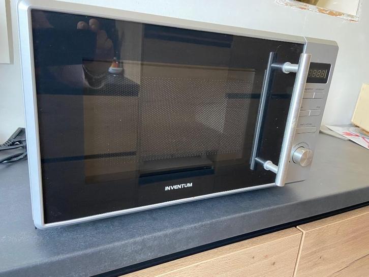 Microgolfoven Inventum zilver, Elektronische apparatuur, Microgolfovens, Gebruikt, Vrijstaand, Microgolfoven, Draaiplateau, Ophalen