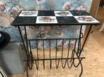 Vintage krantenrek met zwarte tegeltjes, Huis en Inrichting, Woonaccessoires | Krantenbakken en Lectuurbakken, Ophalen, Gebruikt