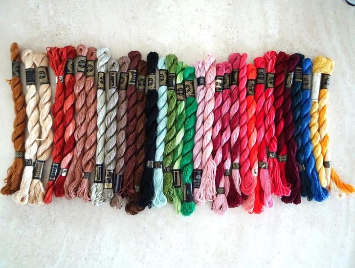 Parelkatoen, 31 strengen DMC 5 en 1 streng Cohn Donnay & Co, Hobby en Vrije tijd, Borduren en Borduurmachines, Nieuw, Borduurgaren of Zijde