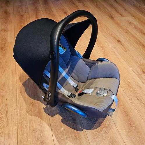 Maxi-Cosi CabrioFix walnut brown met zonnekap, Kinderen en Baby's, Autostoeltjes, Zo goed als nieuw, Maxi-Cosi, 0 t/m 13 kg, Autogordel of Isofix