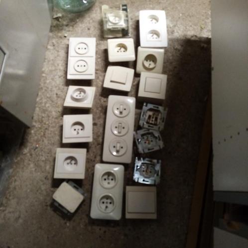 schakelaars en stopkontacten niko met prijzen, Doe-het-zelf en Bouw, Elektriciteit en Kabels, Schakelaar, Ophalen of Verzenden