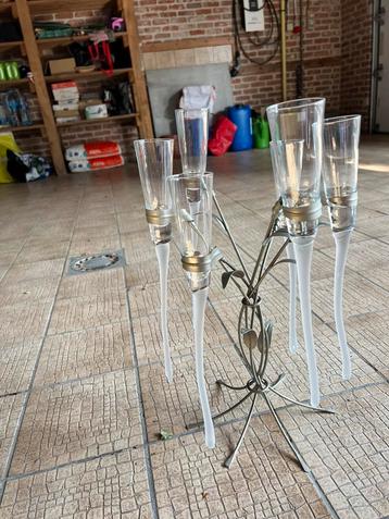 6 champagne glazen in houder beschikbaar voor biedingen